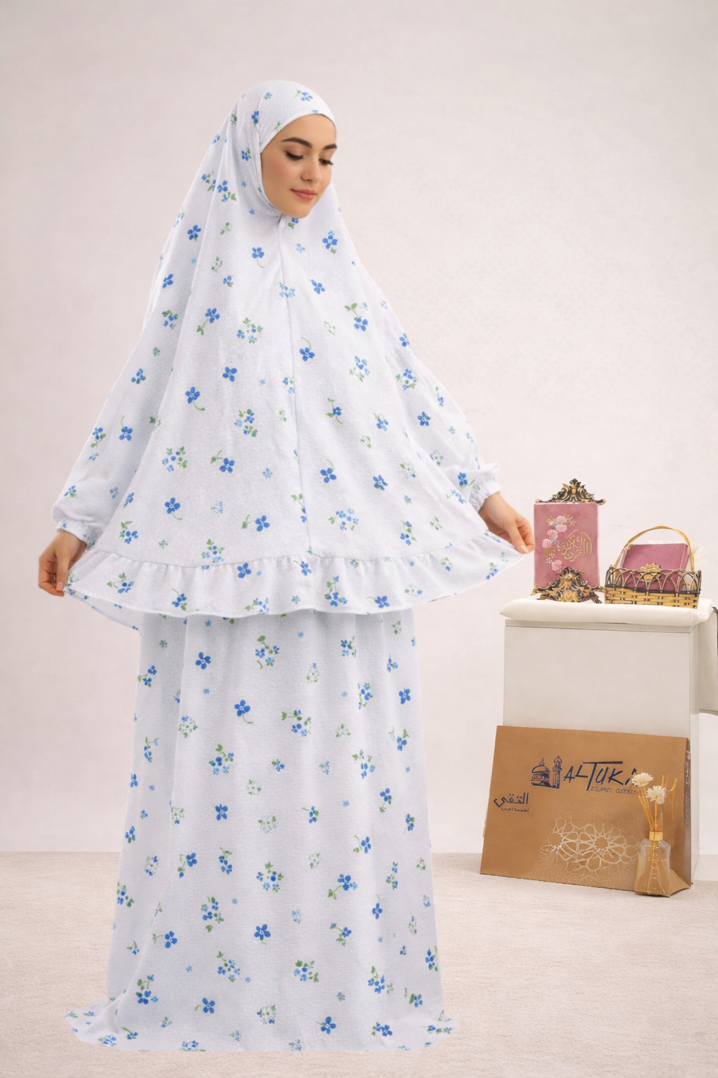 Women Prayer Set with Sleeves "Flower White Base"