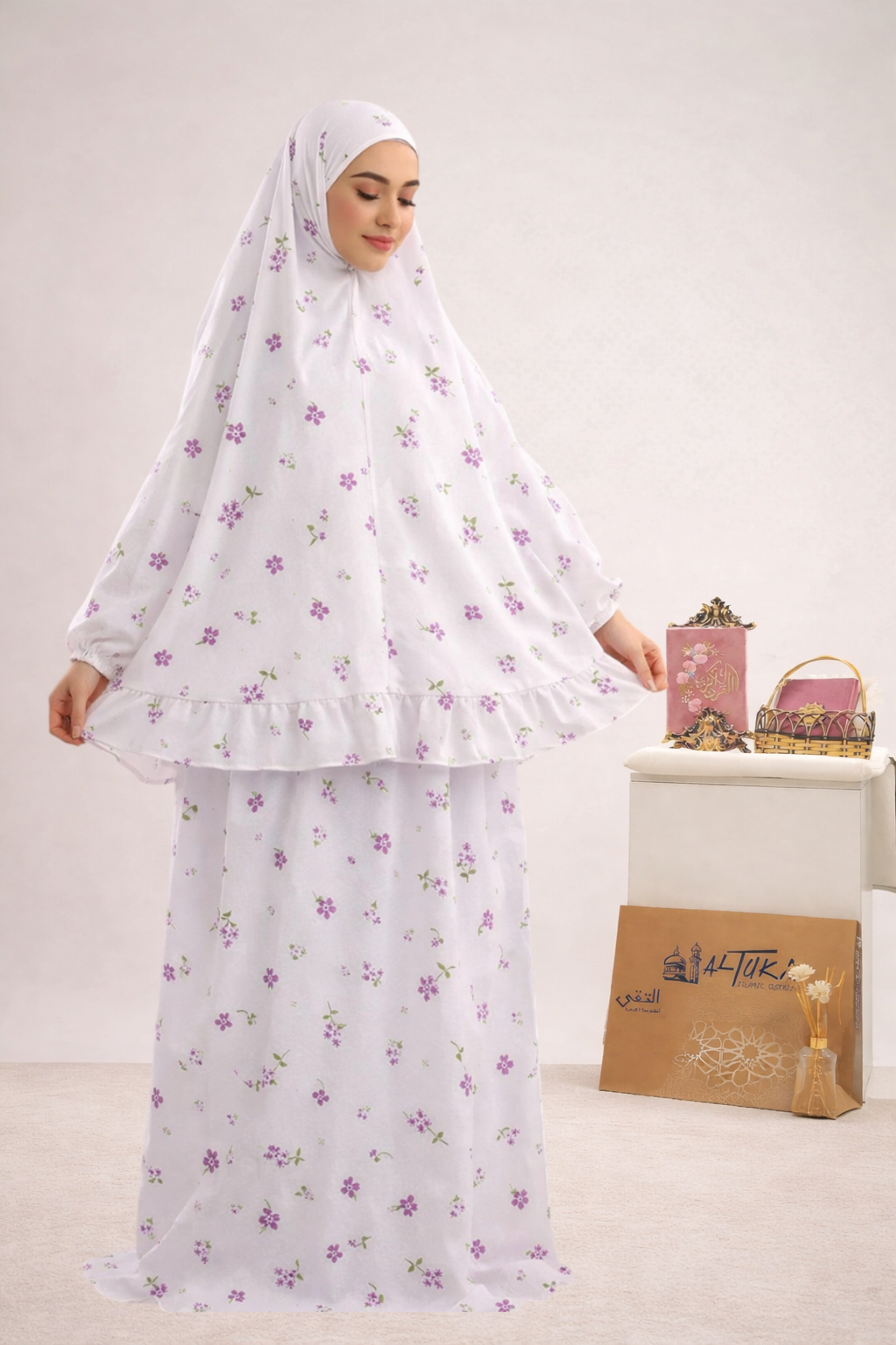 Women Prayer Set with Sleeves "Flower White Base"