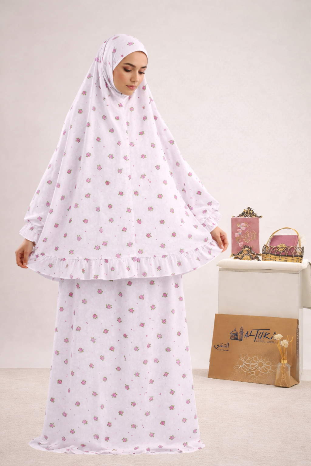 Women Prayer Set with Sleeves "Strawberry White Base"