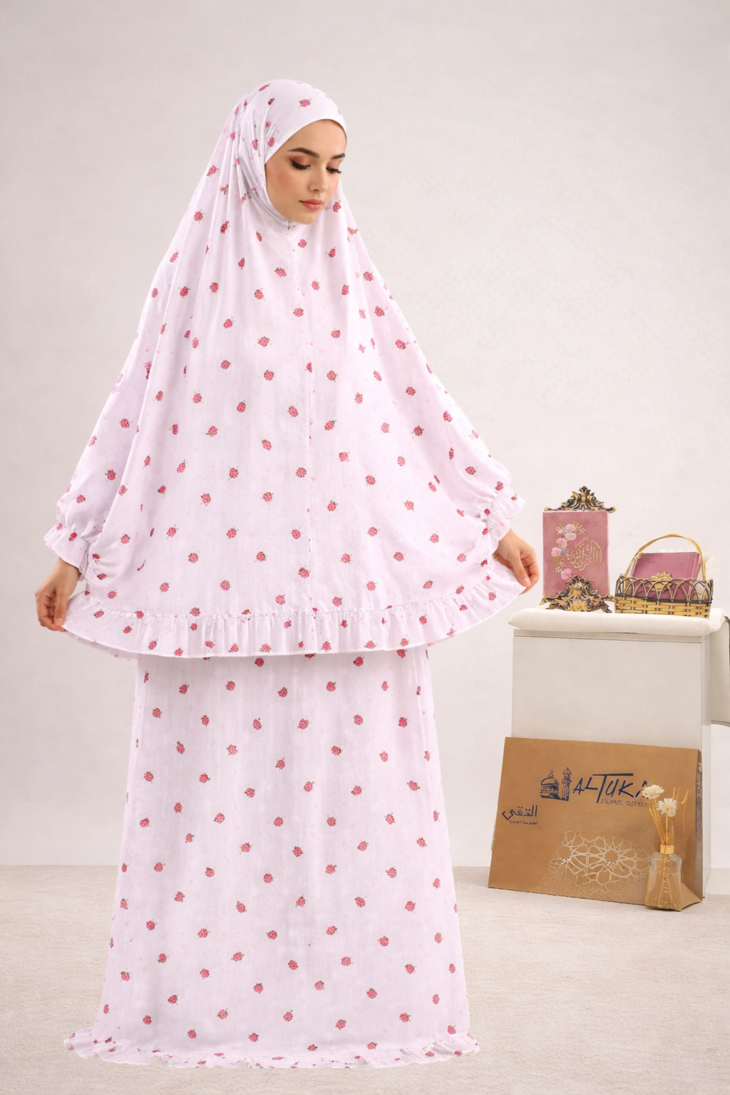 Women Prayer Set with Sleeves "Strawberry White Base"